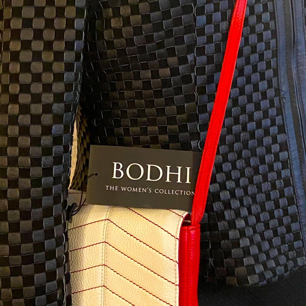 BODHI. CROSS BODY PURSE